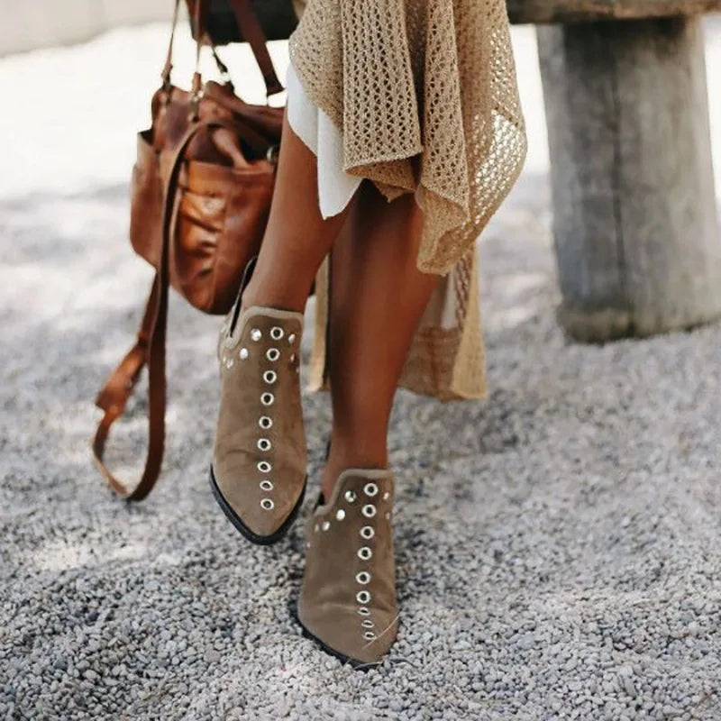 Botines de Tachuelas Punta Fina · Estilo Rock
